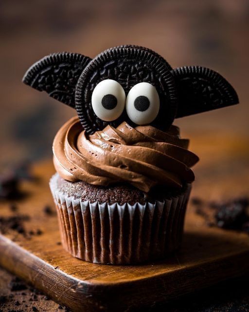 Muffin pipistrello Halloween spaventosi e decorati per bambini