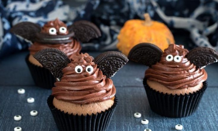 Muffin pipistrello Halloween spaventosi e decorati per bambini